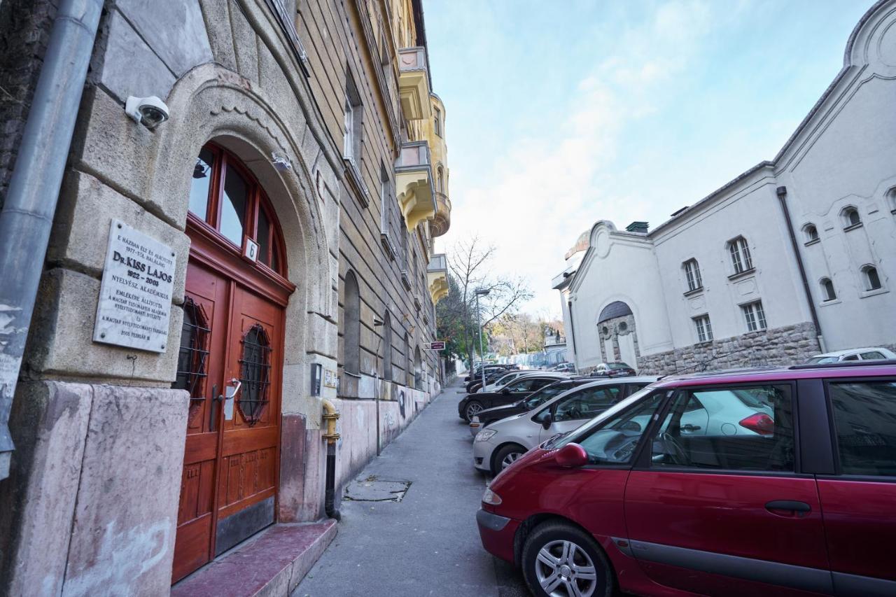 Nanirol Apartment At Gellert Bath Budapest Exteriör bild
