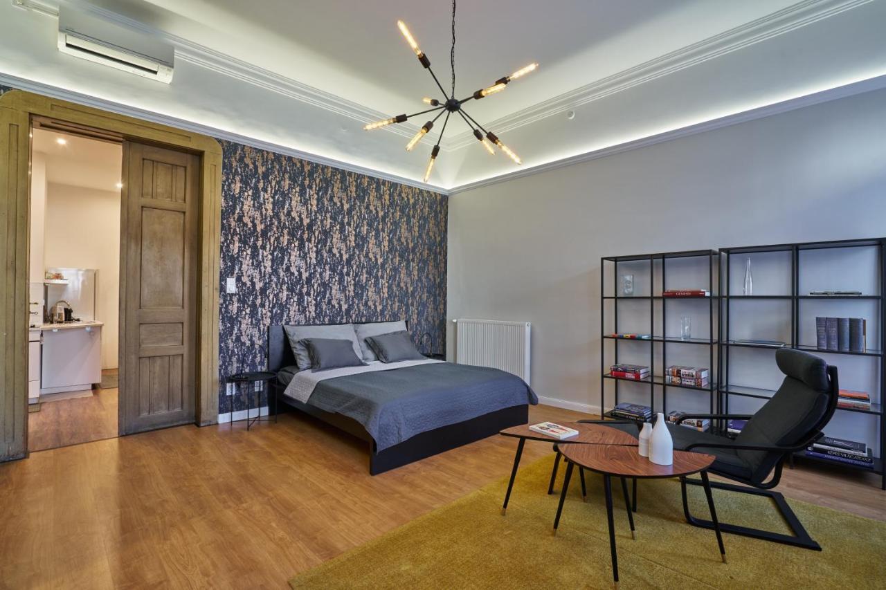Nanirol Apartment At Gellert Bath Budapest Exteriör bild