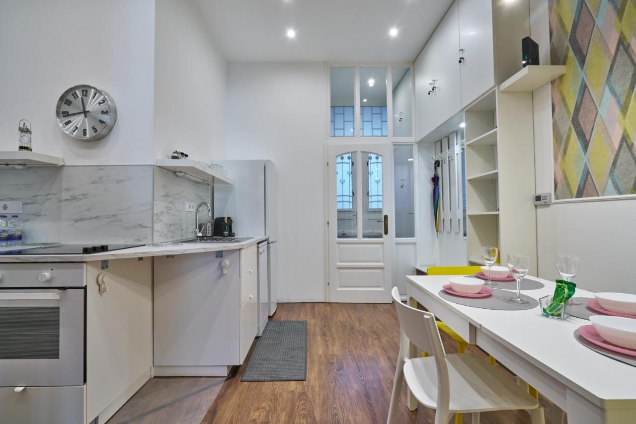 Nanirol Apartment At Gellert Bath Budapest Exteriör bild