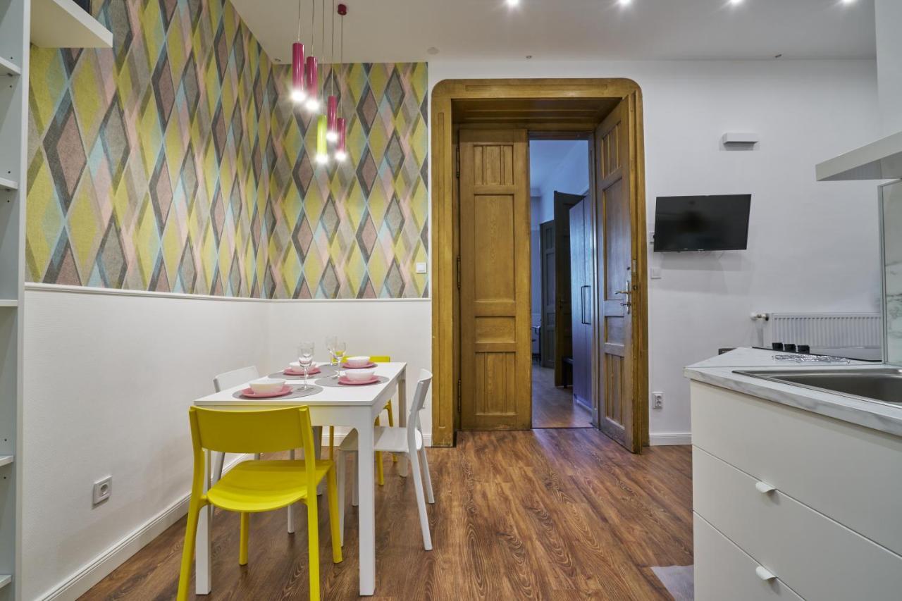 Nanirol Apartment At Gellert Bath Budapest Exteriör bild