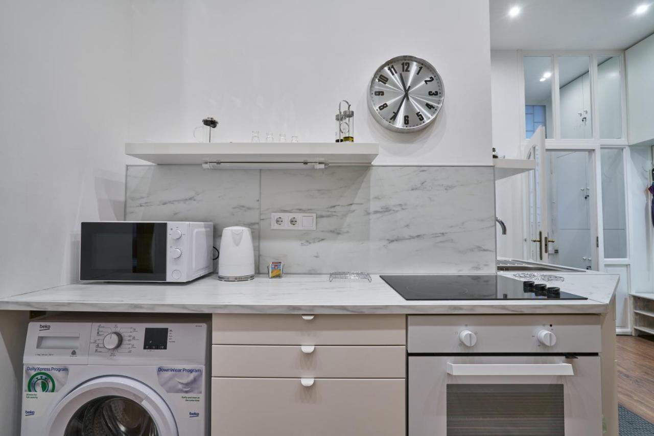 Nanirol Apartment At Gellert Bath Budapest Exteriör bild