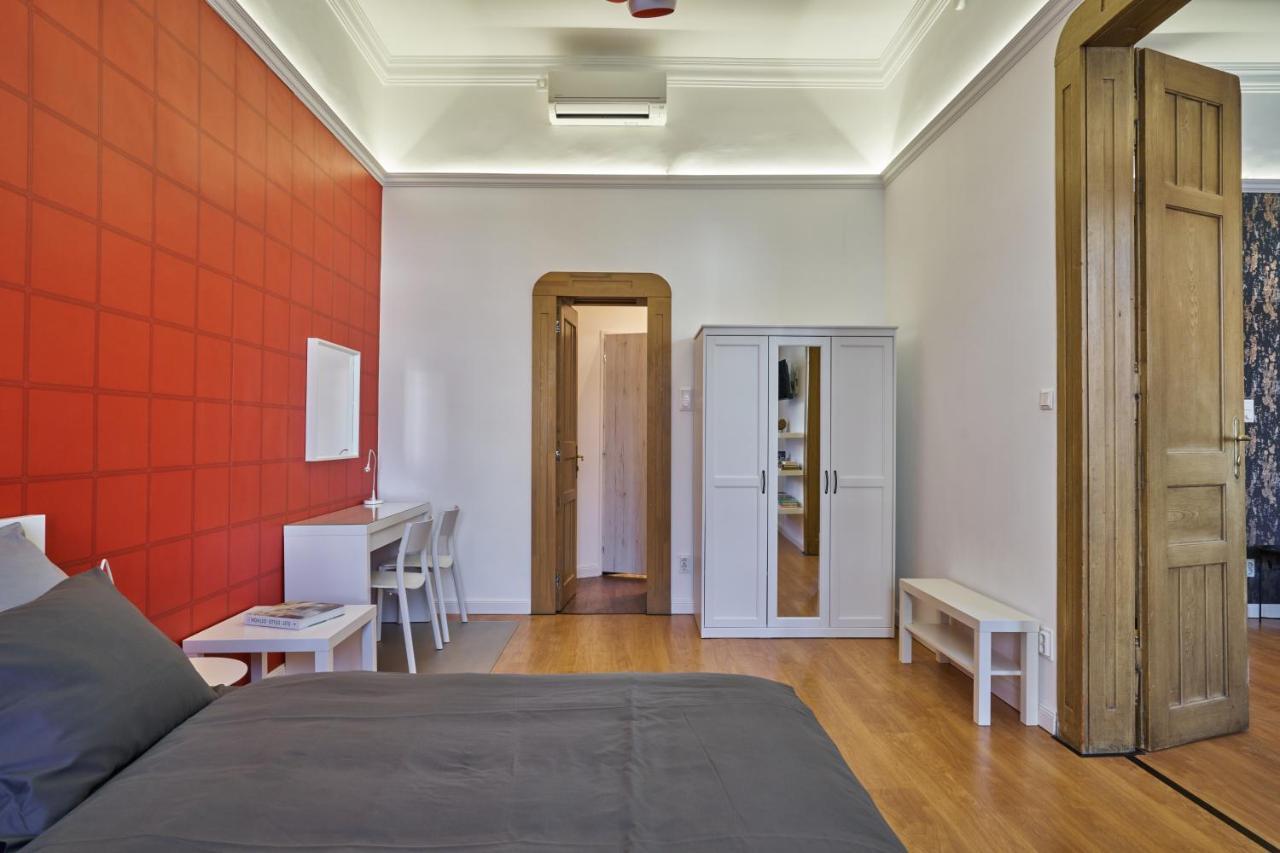 Nanirol Apartment At Gellert Bath Budapest Exteriör bild