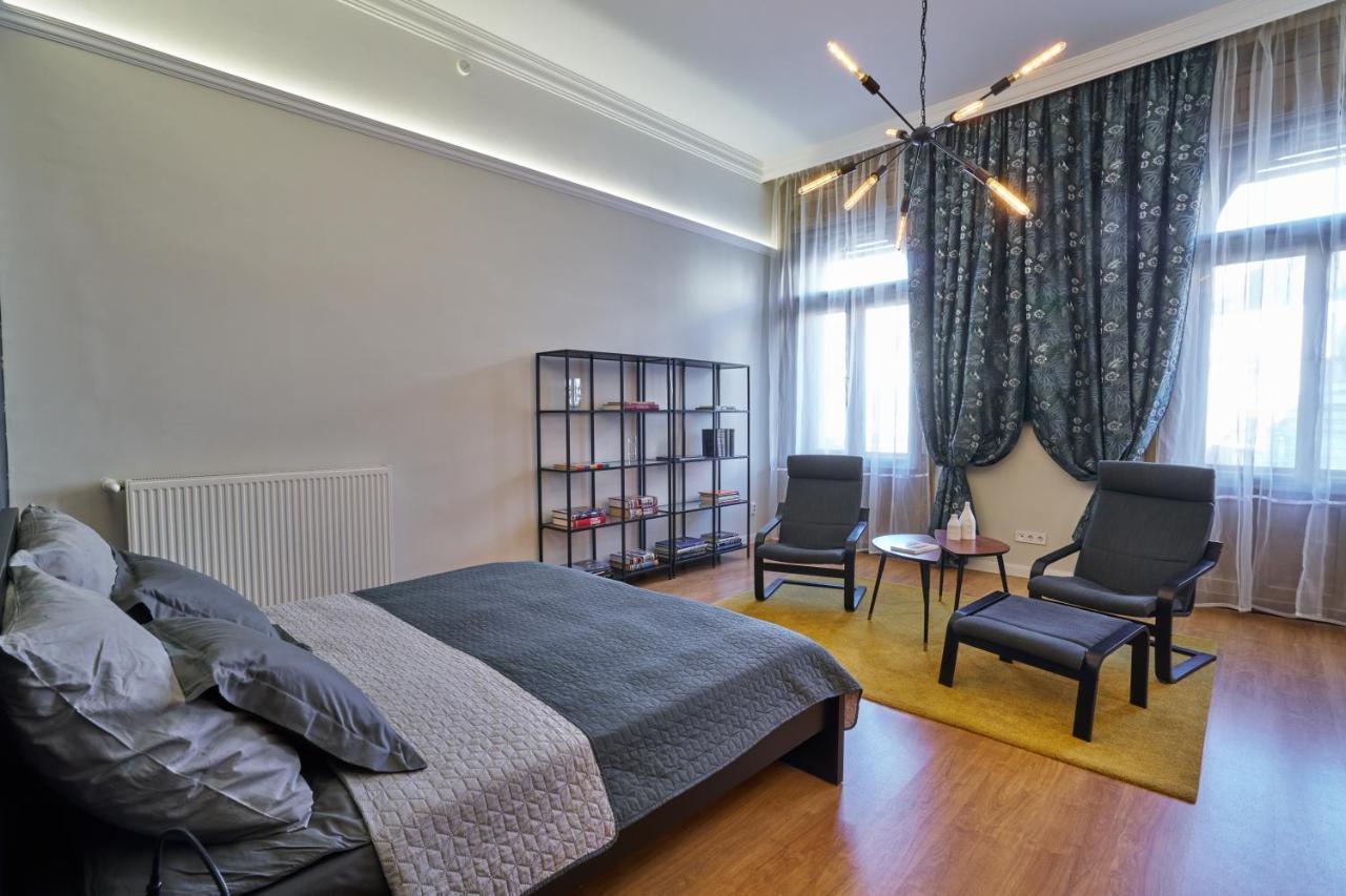 Nanirol Apartment At Gellert Bath Budapest Exteriör bild