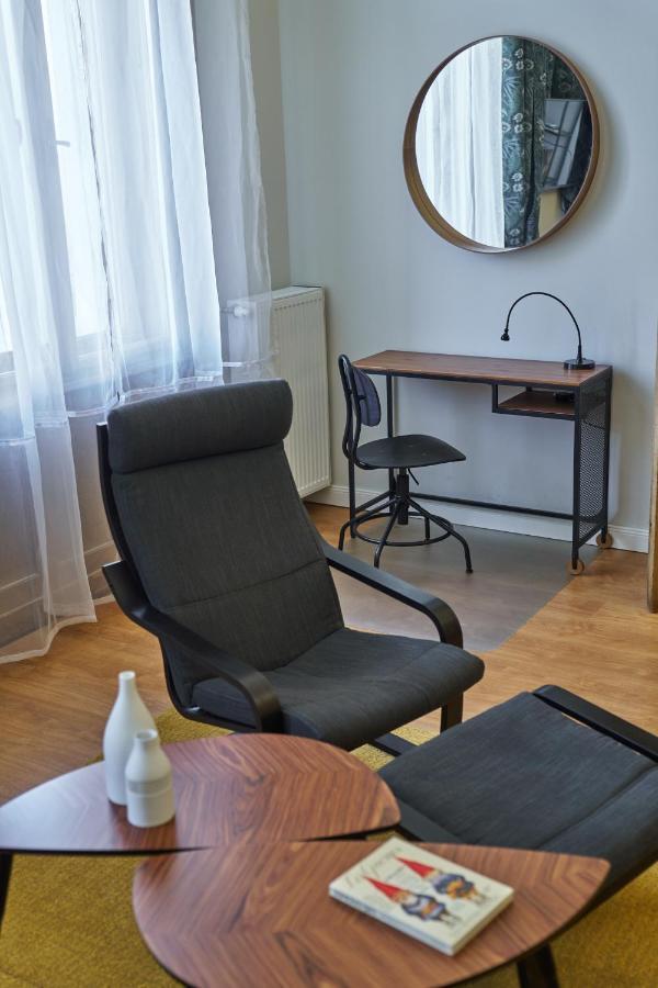 Nanirol Apartment At Gellert Bath Budapest Exteriör bild