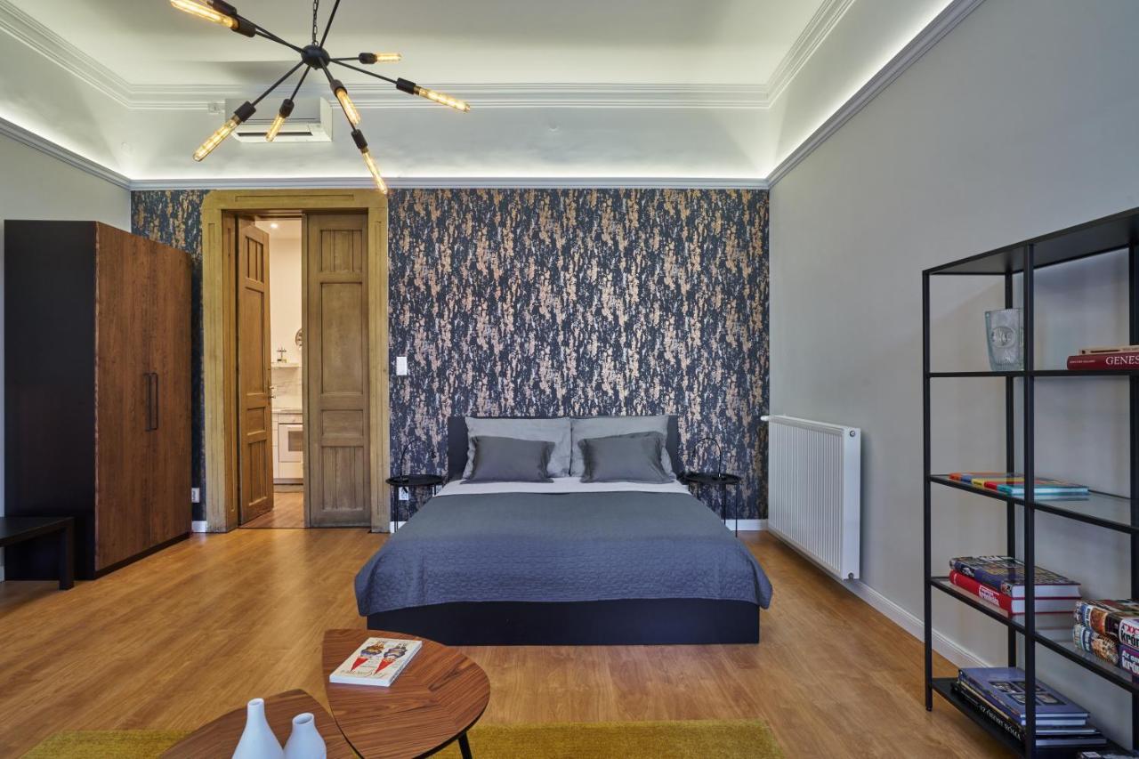 Nanirol Apartment At Gellert Bath Budapest Exteriör bild