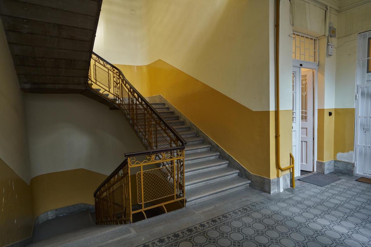 Nanirol Apartment At Gellert Bath Budapest Exteriör bild