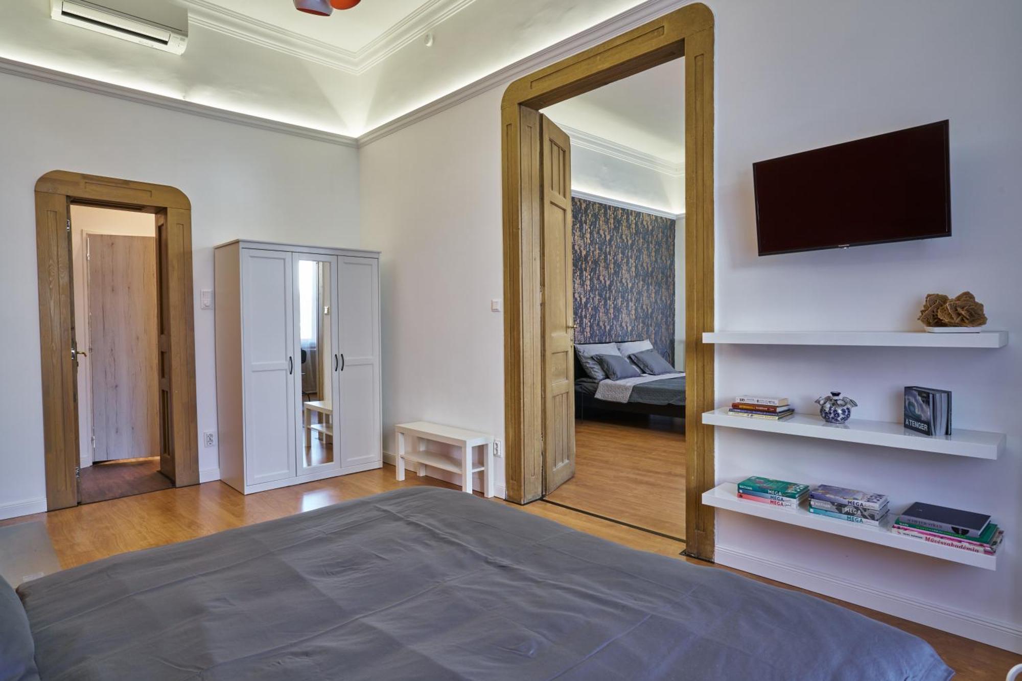 Nanirol Apartment At Gellert Bath Budapest Exteriör bild