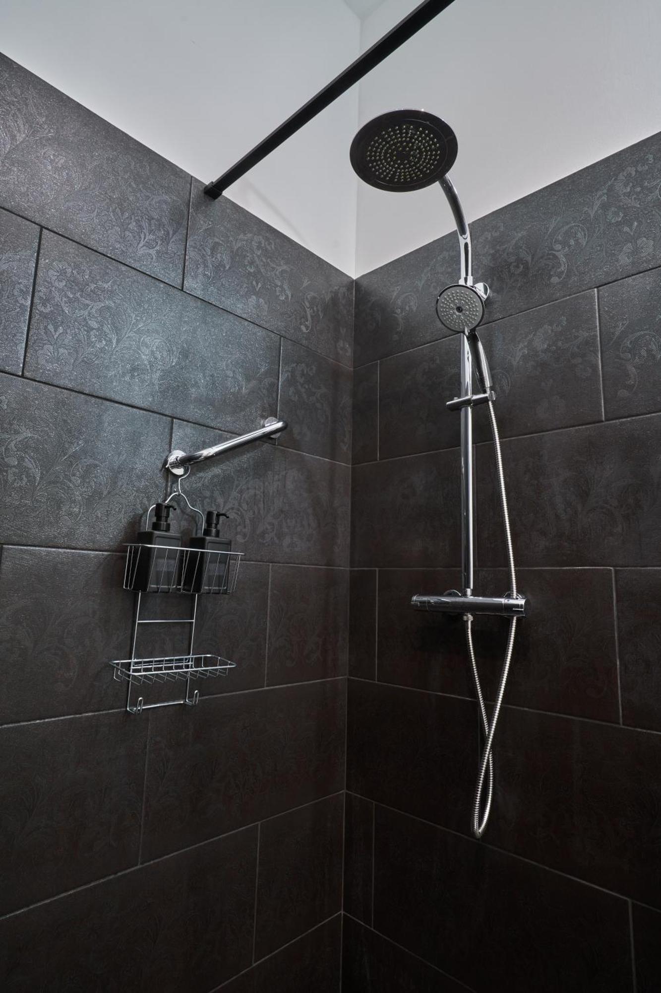 Nanirol Apartment At Gellert Bath Budapest Exteriör bild